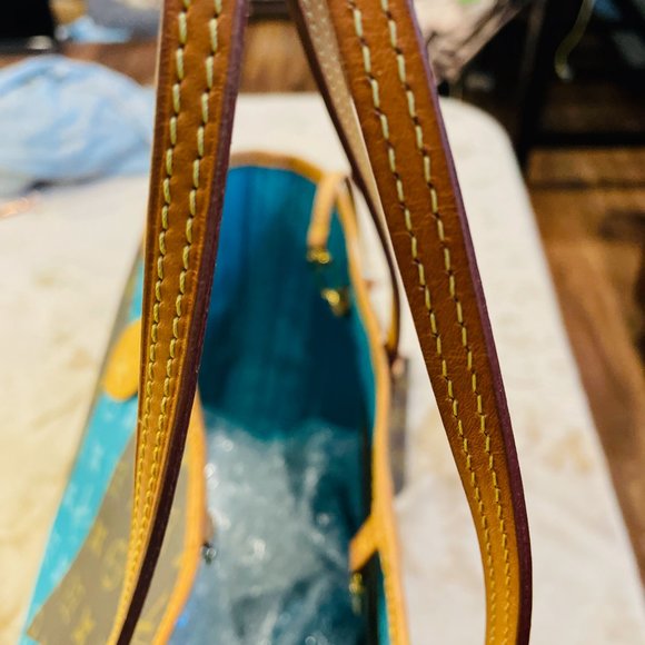 Louis Vuitton Neverfull MM Grenade in Turquoise - Picture 13 of 16